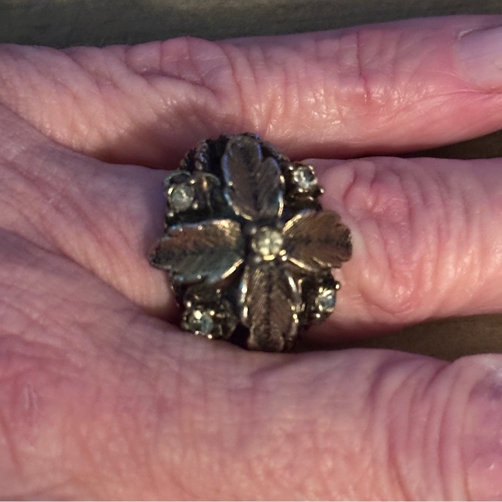 Vintage Adjustable Leaf Ring With Rhinestone Acce… - image 3
